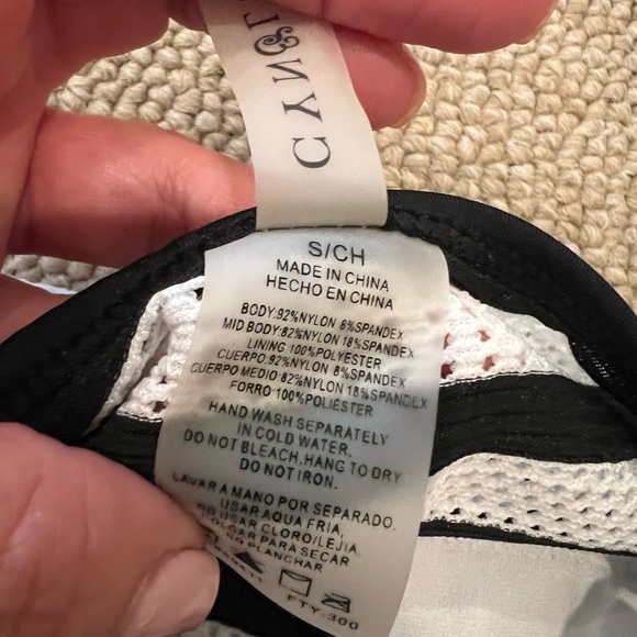 Cutest black and white tankini swimsuit 🩱 top with lace size small - Picture 4 of 5